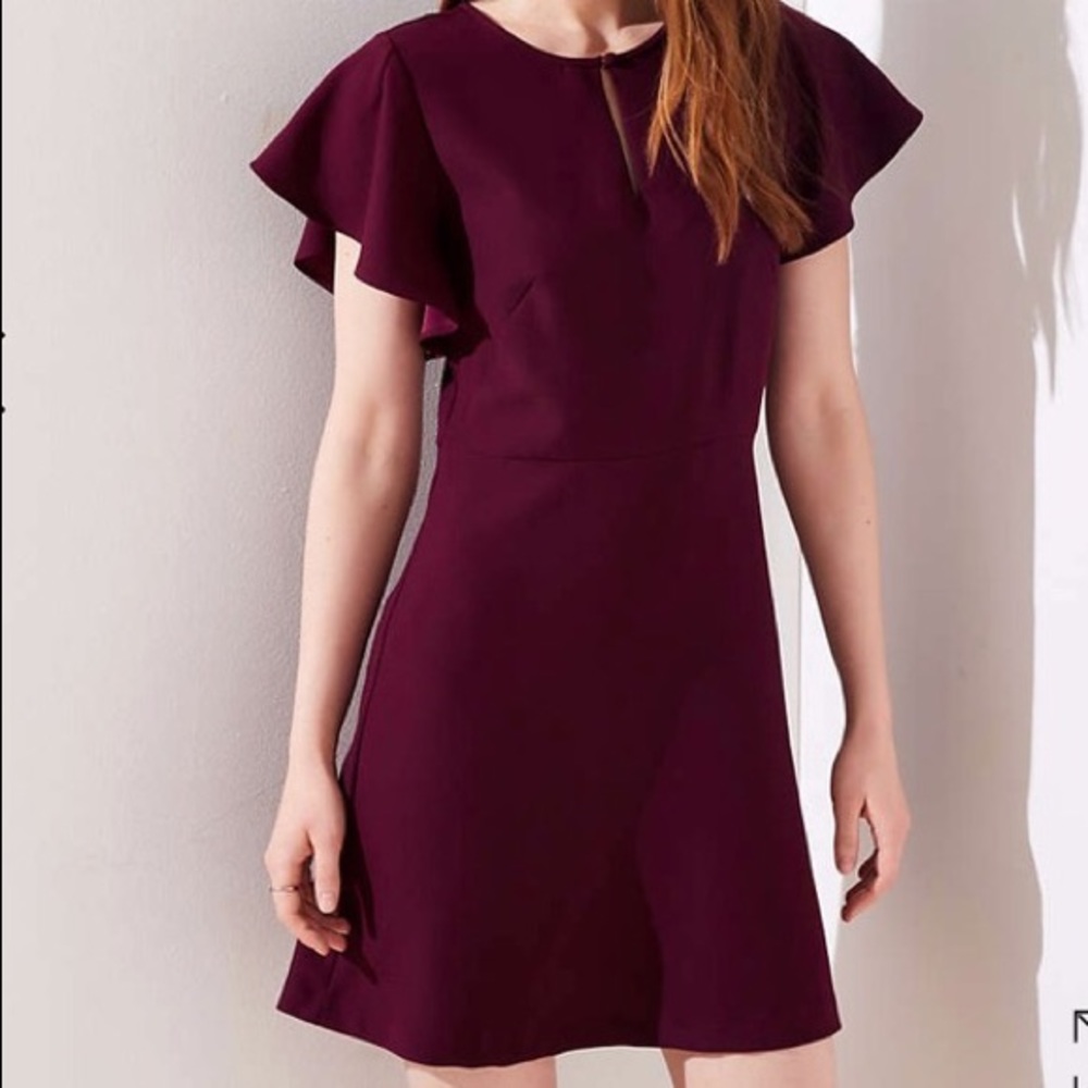 Petite Keyhold Flutter Dress